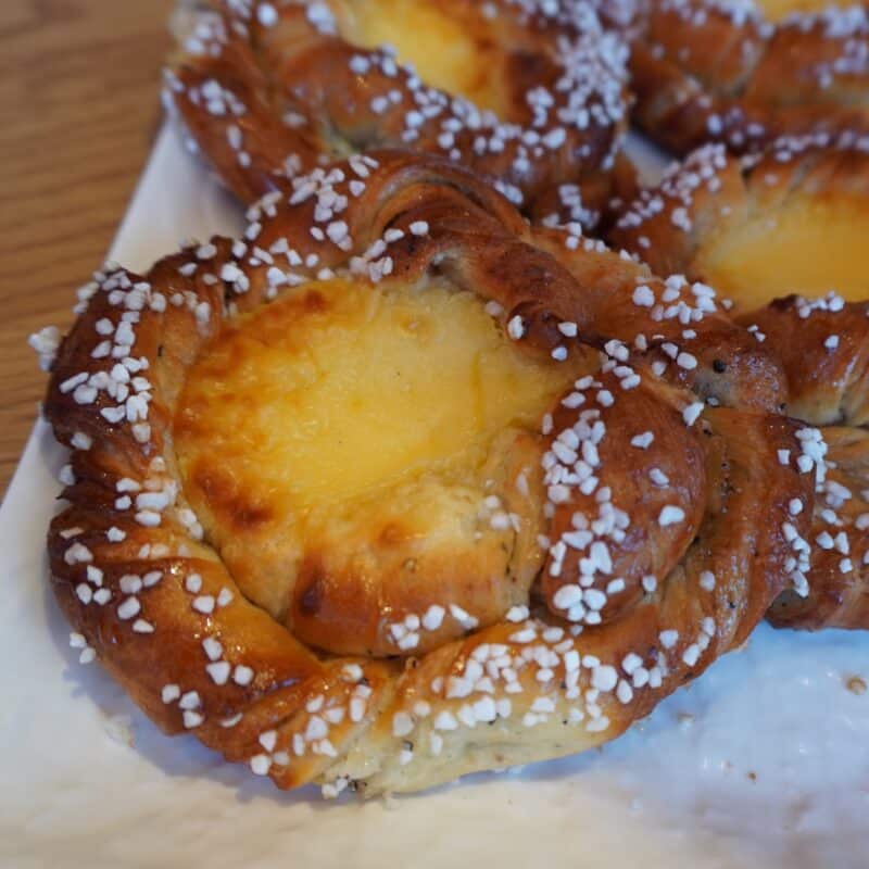 Kardemummabulle med vaniljkräm